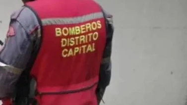 Hombre de 40 años cae al vacío en la estación del Metro La Bandera