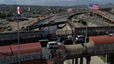 Dos parejas se casan en puente fronterizo entre México y Estados Unidos para conseguir visa Dos parejas se casan en puente fronterizo entre México y Estados Unidos para conseguir visa