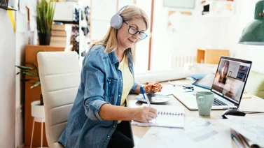 Oferta de empleo remoto para transcriptores en California: El salario es de $18 por hora