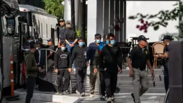 Migrantes deportados desde USA a Panamá son trasladados a la selva: Hay niños en el grupo Migrantes deportados desde USA a Panamá son trasladados a la selva: Hay niños en el grupo