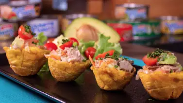 Fácil receta de tostón relleno con ensalada de atún Fácil receta de tostón relleno con ensalada de atún