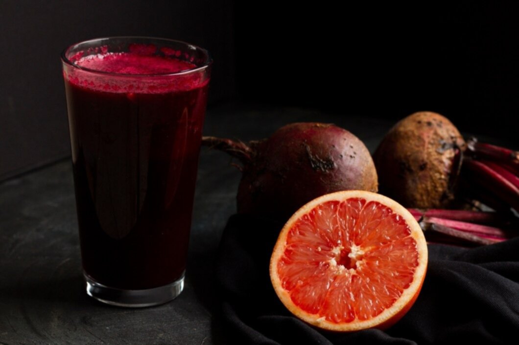 Combate la anemia con este nutritivo jugo a base de tres ingredientes