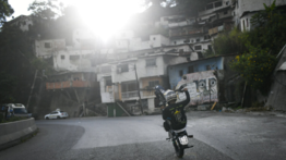 Detienen a una veintena de motopiruetas en la carretera vieja Caracas - La Guaira