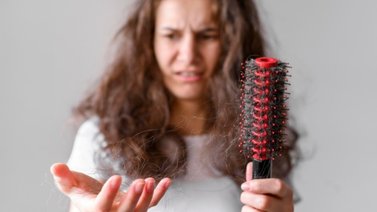 Conoce cuál es el aceite natural que previene la caída del cabello