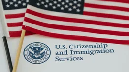 Así puede solicitar en línea su expediente de inmigración o el de un tercero en USCIS
