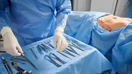 Mujer en grave estado de salud tras realizarse un “levantamiento de glúteos brasileño”: cayó en la trampa de una falsa esteticista