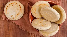 Prepara arepas sin harina: solo necesitas estos tres populares ingredientes
