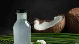 Dile adiós a la acumulación de grasa abdominal: el agua de coco es la clave