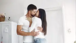 Corazones que se cuidan con amor: el impacto científico de un abrazo a tiempo