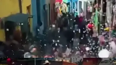 Gobierno de Caracas crea el "tobogán de agua más grande y en pleno barrio": entrada gratuita Gobierno de Caracas crea el "tobogán de agua más grande y en pleno barrio": entrada gratuita