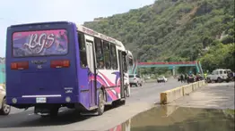 En video: vea el procedimiento aplicado contra chófer y colector de la ruta Caracas - La Guaira por subir el pasaje