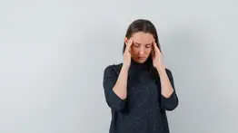 ¿Dolor de cabeza constante? Alívialo sin medicamentos y con esta infusión natural rica en propiedades antinflamatorias