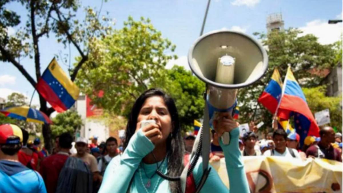 Activista venezolana se reencuentra con su pareja tras su liberación política
