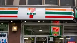 Robos en serie contra tiendas 7-Eleven: pareja de ladrones se llevó 10 mil dólares