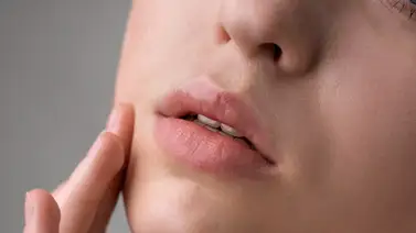 ¡Sin relleno!: Truco de experta en maquillaje para evitar que los labios se vean caídos ¡Sin relleno!: Truco de experta en maquillaje para evitar que los labios se vean caídos