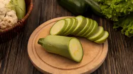 Cómo elaborar carpaccio de calabacín: una manera de incluir la hortaliza cruda en tu dieta