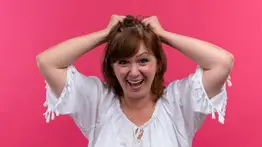 Esta es la técnica ideal para quienes tienen canas en la parte superior de la cabeza: no necesitas teñir la totalidad del cabello