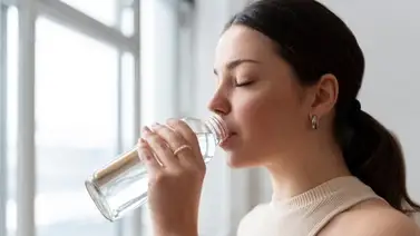 Experta en salud hormonal explica la importancia de beber agua: ayuda a regular los niveles de cortisol Experta en salud hormonal explica la importancia de beber agua: ayuda a regular los niveles de cortisol