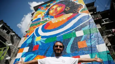 Venezolano Oscar Olivares sorprende: una Gioconda de tapas de plástico cautiva a El Salvador Venezolano Oscar Olivares sorprende: una Gioconda de tapas de plástico cautiva a El Salvador