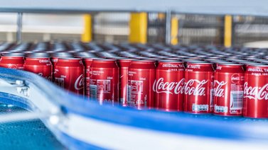 La estrategia de Coca Cola para enfrentar los aranceles de Trump al aluminio: ¿No más latas? 