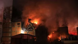 Incendio en el centro de Lima: bomberos afirman que el fuego podría durar hasta el domingo