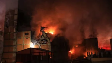 Incendio en el centro de Lima: bomberos afirman que el fuego podría durar hasta el domingo