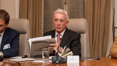 Proyectan por error video porno en juicio contra el expresidente Álvaro Uribe