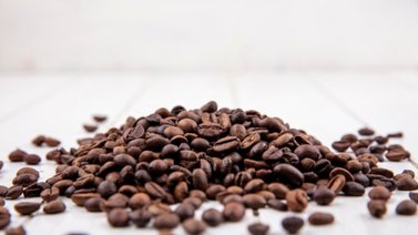 Así debes preparar la mascarilla de café para hidratar el cabello