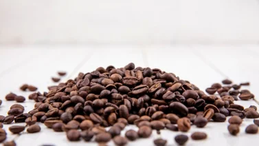Así debes preparar la mascarilla de café para hidratar el cabello