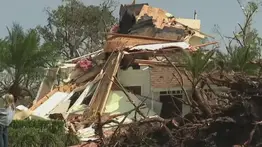 Video: Mujer sobrevive dentro de su vehículo durante tornado en Florida