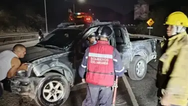 Accidente de tránsito en la autopista Gran Mariscal de Ayacucho: cuatro lesionados y derrame de combustible en la vía Accidente de tránsito en la autopista Gran Mariscal de Ayacucho: cuatro lesionados y derrame de combustible en la vía