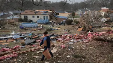Alerta en USA: Al menos 32 muertos y más de 100 millones de afectados por tornados e incendios Alerta en USA: Al menos 32 muertos y más de 100 millones de afectados por tornados e incendios