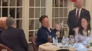 En video: Elon Musk juega con cubiertos en la Casa Blanca frente a Donald Trump En video: Elon Musk juega con cubiertos en la Casa Blanca frente a Donald Trump