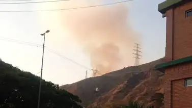 En Video: reportan incendio de vegetación en el Waraira Repano este 25 de marzo En Video: reportan incendio de vegetación en el Waraira Repano este 25 de marzo