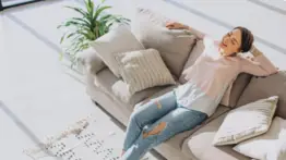 El tesoro oculto de la cocina: con la cáscara de esta fruta simplificarás la rutina en el hogar