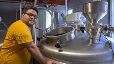 Carlos de la Rosa, el venezolano que sostiene la producción en Focal Brewing Carlos de la Rosa, el venezolano que sostiene la producción en Focal Brewing