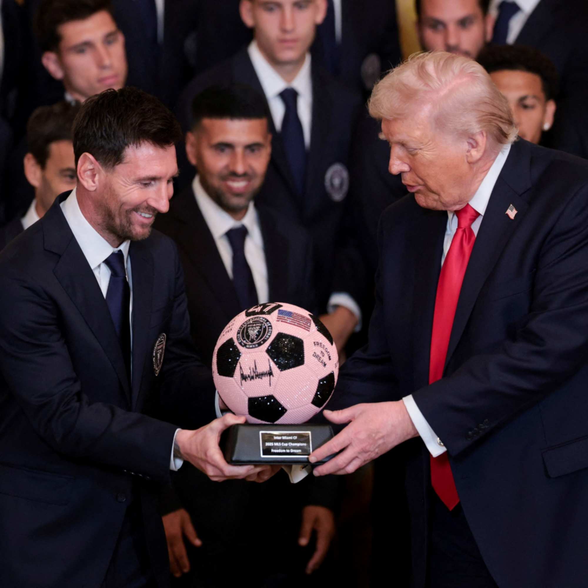 Encuentro histórico: Donald Trump se reúne con Lionel Messi en La Casa Blanca Encuentro histórico: Donald Trump se reúne con Lionel Messi en La Casa Blanca