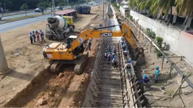 Adelantan trabajos en el canal de drenaje "Rómulo Gallegos" en Lechería: FOTOS Adelantan trabajos en el canal de drenaje "Rómulo Gallegos" en Lechería: FOTOS