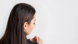 Aprende cómo utilizar el celery en tu rutina de belleza: ayuda a eliminar la caspa y fortalecer el cabello