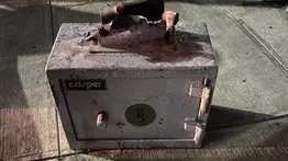 Empleada doméstica simula un robo para sustraer una caja fuerte: el botín se repartió en Río Chico