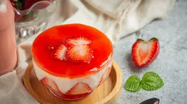 Flan casero: guía completa para prepararlo con fresas en 30 minutos y en pocos pasos