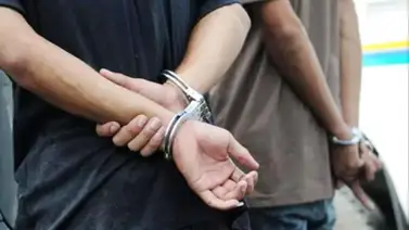 Detienen a dos hombres de la tercera edad tras agredir a una mujer: revelan un amplio historial delictivo Detienen a dos hombres de la tercera edad tras agredir a una mujer: revelan un amplio historial delictivo