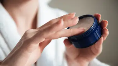 Así debes usar la vaselina para cuidar la piel: esta es la combinación correcta de ingredientes en casa para resultados milagrosos Así debes usar la vaselina para cuidar la piel: esta es la combinación correcta de ingredientes en casa para resultados milagrosos