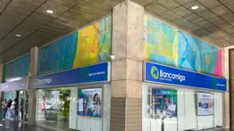 Bancamiga fusiona arte y finanzas con el mural "Narrativas globales" en su Agencia Altamira