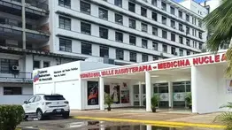 No se percató: arrolla fatalmente a su hija de cuatro años mientras sacaba su vehículo