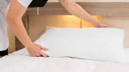 ¡Sin lavadora! Los milagrosos trucos caseros para eliminar las manchas de las almohadas y dejarlas como nuevas