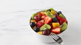 Reduce el nivel del colesterol con esta fruta rica en fibra y que siempre tienes en casa: el milagro es casi inmediato