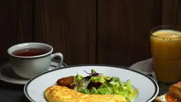 Cena baja en calorías: necesitas solo 10 ingredientes para elaborar una tortilla de brócoli con calidad del mejor chef