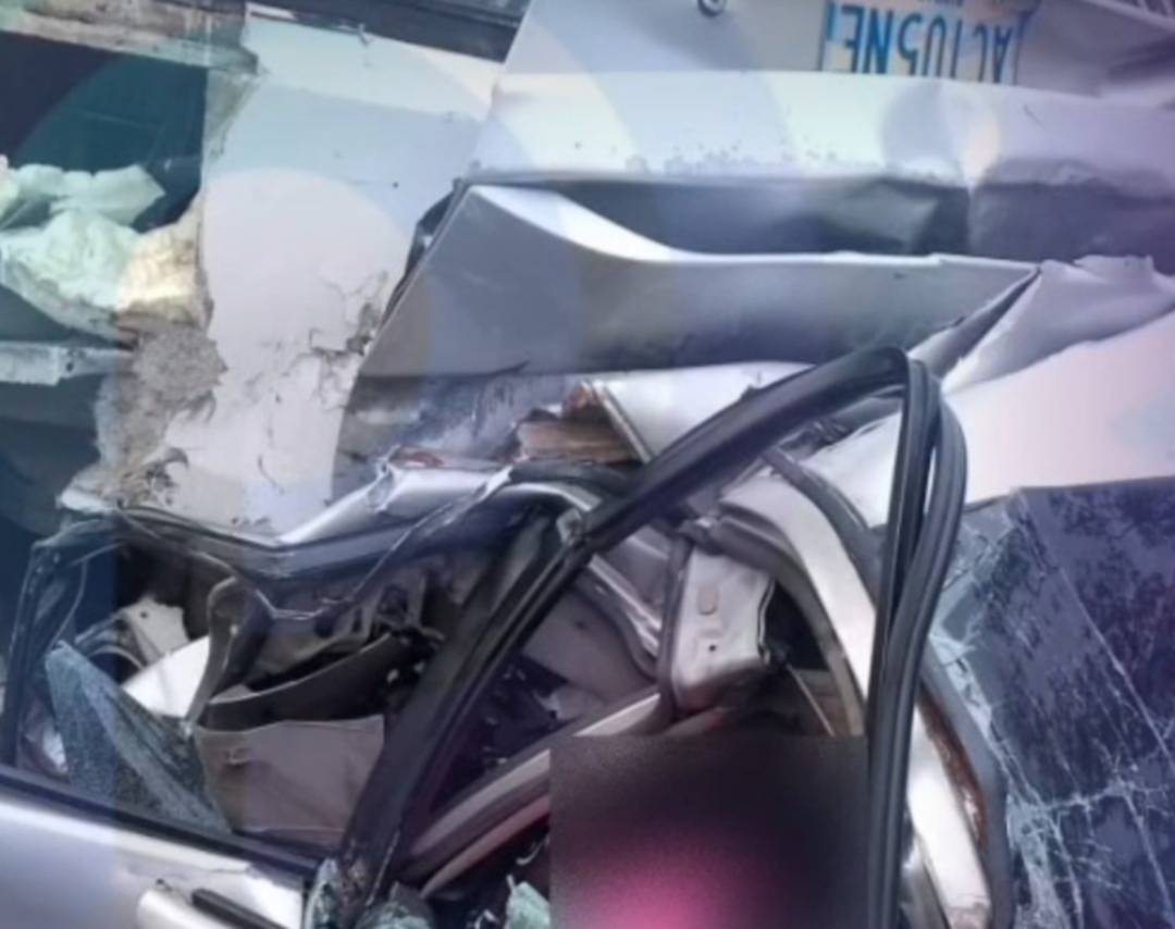 Colisión entre autobús y vehículo cobra la vida de una funcionaria de la PNB: estaba embarazada