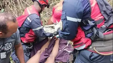 Sobrevive con fuertes lesiones: rescatan a hombre que cayó desde el primer viaducto de la Caracas-La Guaira Sobrevive con fuertes lesiones: rescatan a hombre que cayó desde el primer viaducto de la Caracas-La Guaira